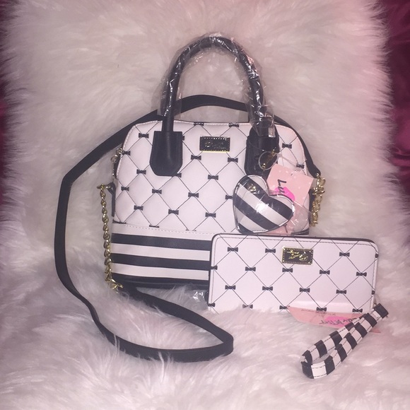 Betsey Johnson Handbags - 🎉LAST-1👜 BetseyJohnson w/ matching wallet👜💞